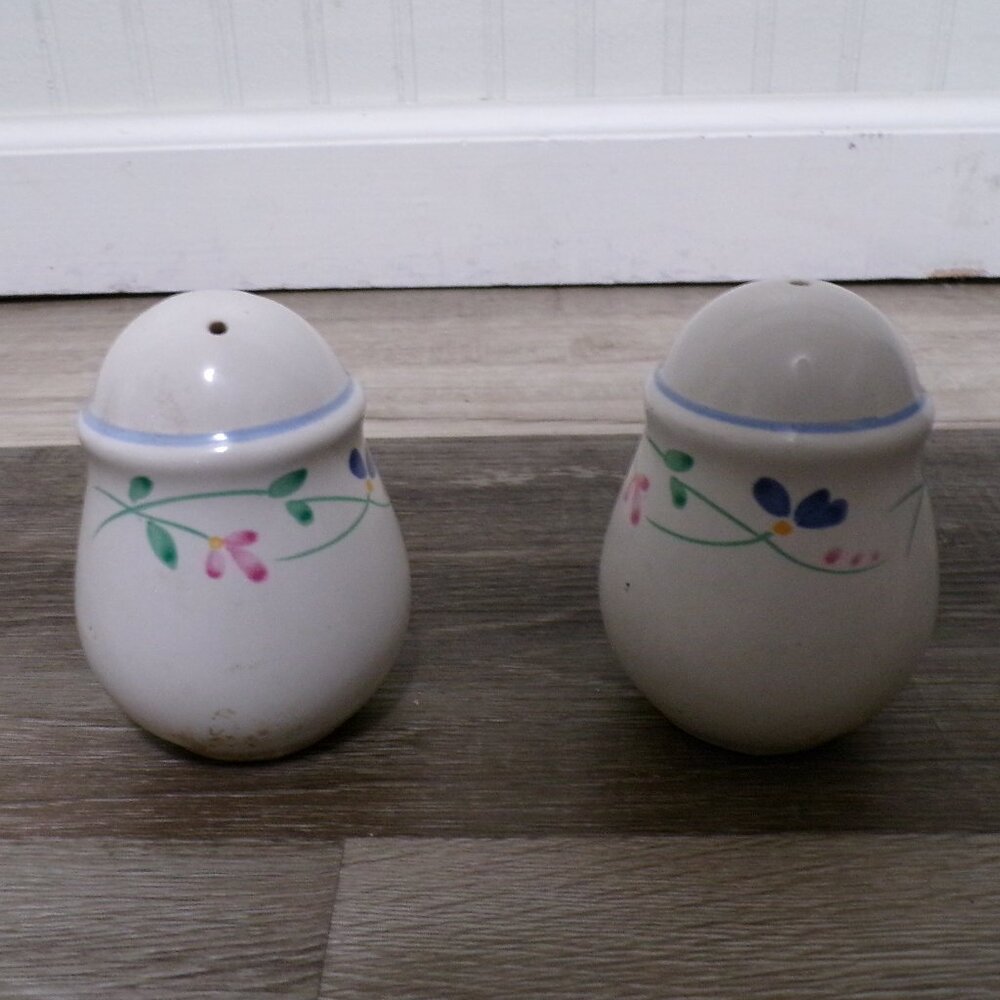 ALLEGRO HEARTHSIDE STONEWARE SALT AND PEPPER SHAKERS